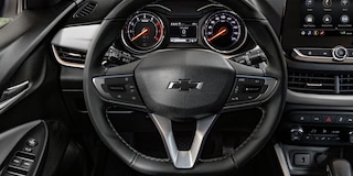 Controles de audio y teléfono al volante para Chevrolet Onix 2025, sedán